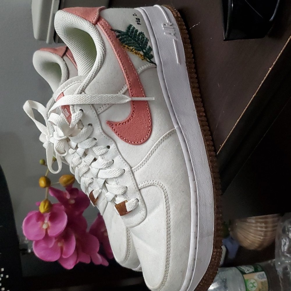 Sneakers - Picture 2 of 6